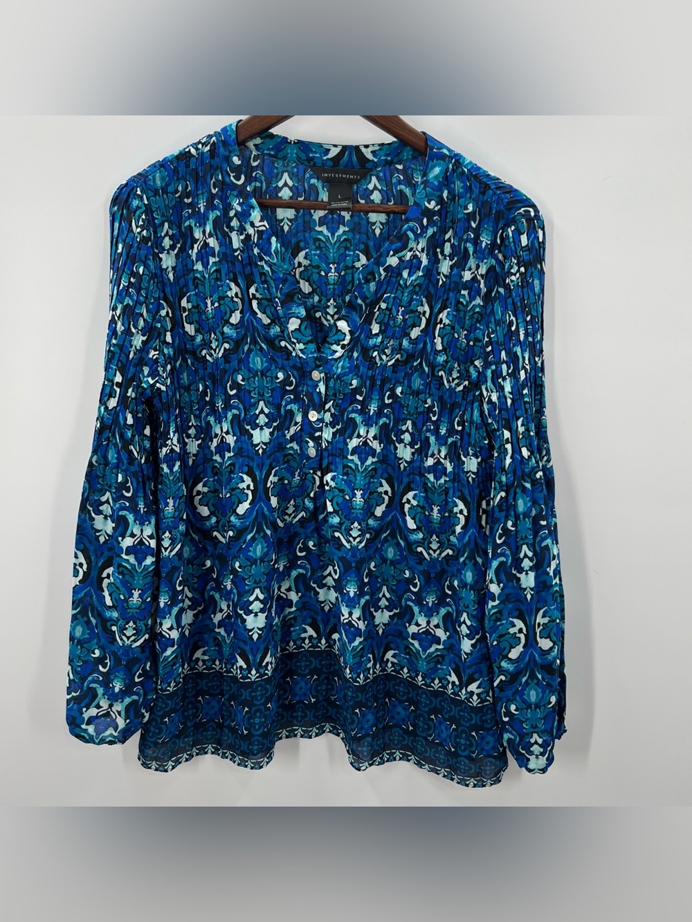 458 Investments Large Blue Patterned V-Neck Blouse